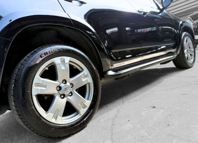 2.4G尊貴版/天窗/定速/倒顯/恆溫/18吋鋁圈/電動座椅/行車電視/側邊登車踏板/加寬輪拱  第10張相片