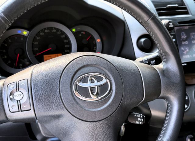 2.4G尊貴版/天窗/定速/倒顯/恆溫/18吋鋁圈/電動座椅/行車電視/側邊登車踏板/加寬輪拱  第14張相片