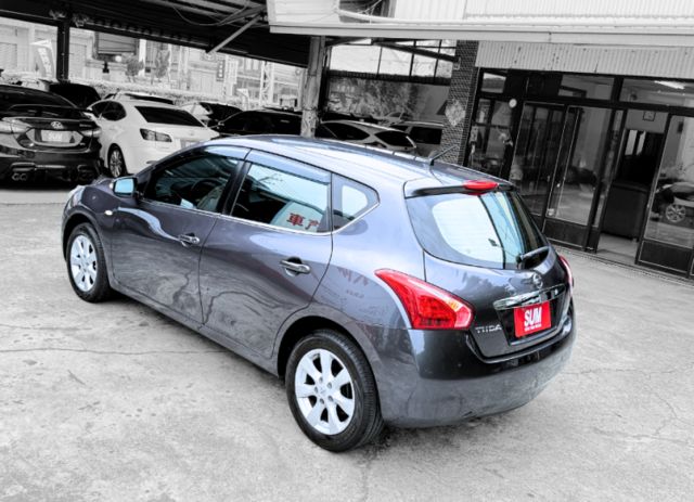 改款iTIIDA/旗艦版/IKEY/定速/倒顯/行車紀錄器/導航/恆溫空調  第5張相片