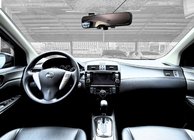 改款iTIIDA/旗艦版/IKEY/定速/倒顯/行車紀錄器/導航/恆溫空調  第10張相片