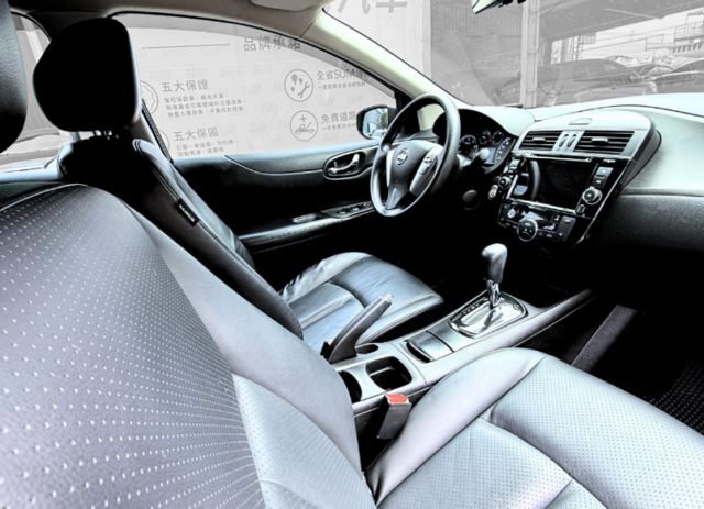 改款iTIIDA/旗艦版/IKEY/定速/倒顯/行車紀錄器/導航/恆溫空調  第13張相片