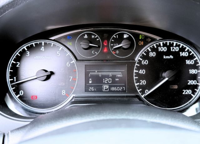 改款iTIIDA/旗艦版/IKEY/定速/倒顯/行車紀錄器/導航/恆溫空調  第19張相片