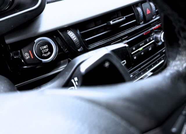 超低里程數/原鈑件/4WD/電尾門/倒車顯影/行車模式切換  第11張相片