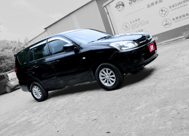 車況極佳/倒車顯影/導航/鋁圈/後座出風口/生意差旅兩相宜  第8張相片