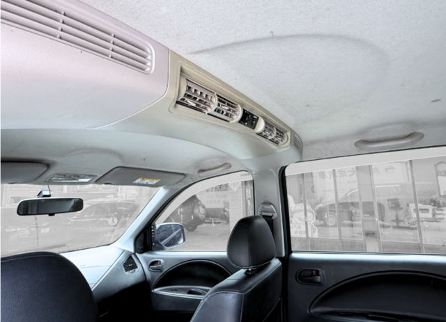 車況極佳/倒車顯影/導航/鋁圈/後座出風口/生意差旅兩相宜  第12張相片