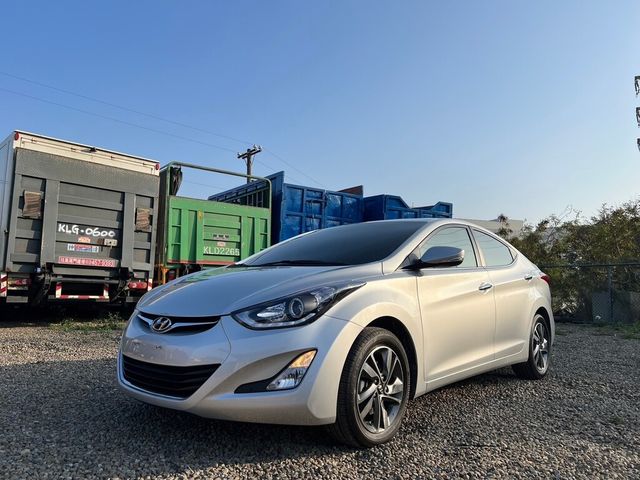 HYUNDAI現代 ELANTRA  第1張相片