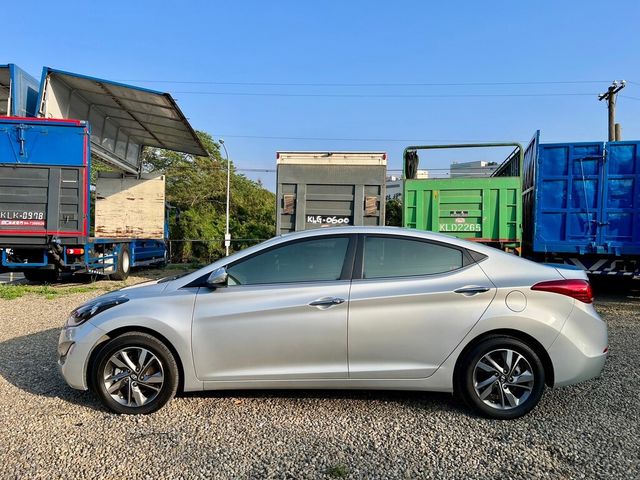 HYUNDAI現代 ELANTRA  第2張相片