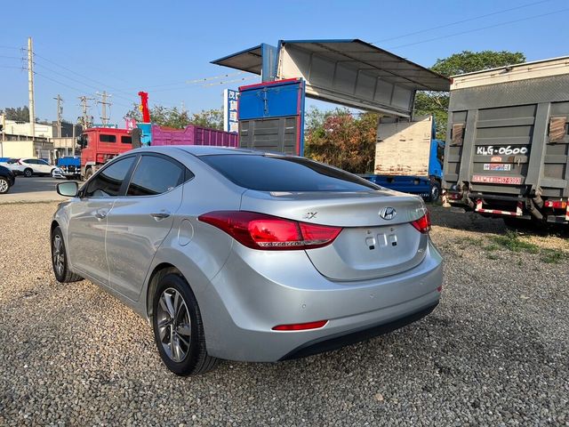 HYUNDAI現代 ELANTRA  第3張相片