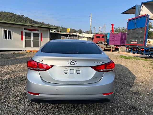 HYUNDAI現代 ELANTRA  第4張相片