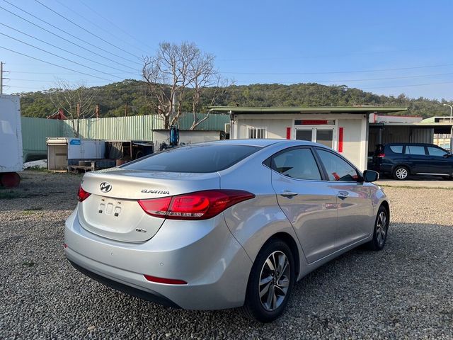 HYUNDAI現代 ELANTRA  第5張相片