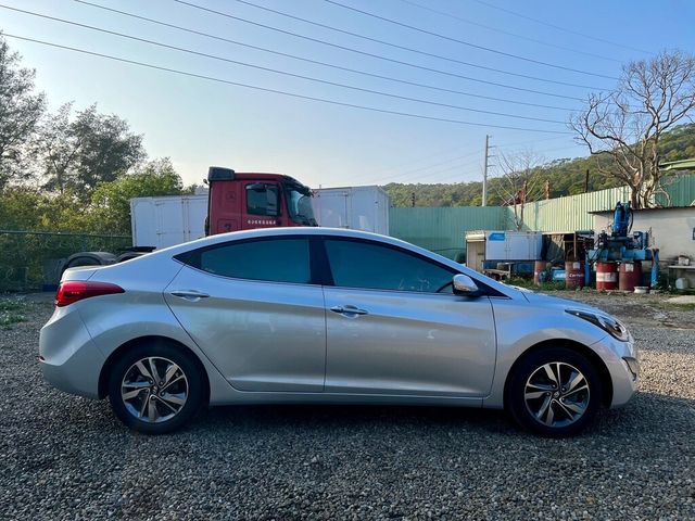 HYUNDAI現代 ELANTRA  第6張相片