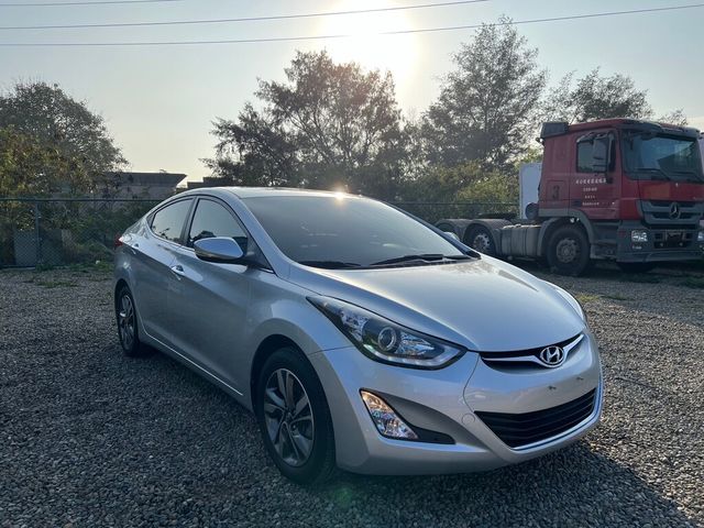 HYUNDAI現代 ELANTRA  第7張相片