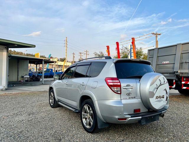 TOYOTA豐田 RAV4  第3張相片