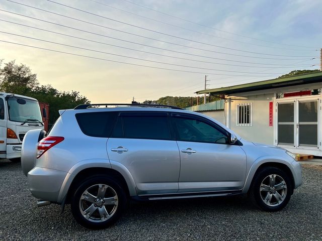 TOYOTA豐田 RAV4  第6張相片