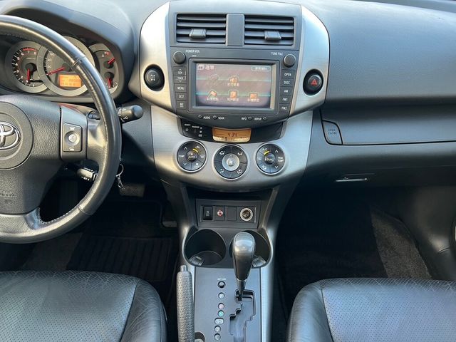 TOYOTA豐田 RAV4  第17張相片