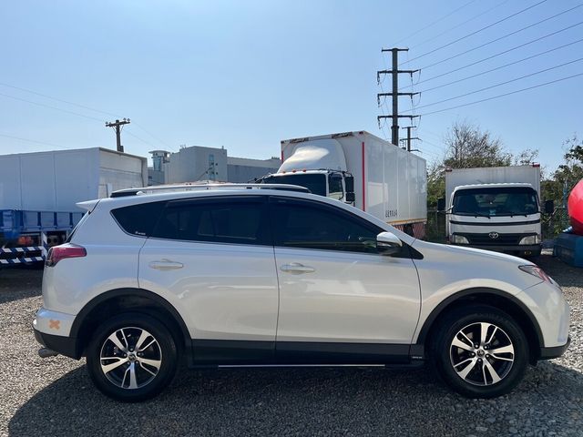 TOYOTA豐田 RAV4  第6張相片