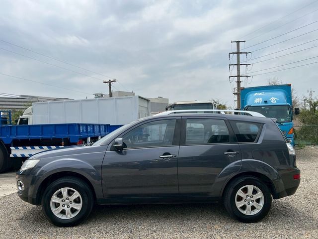 MITSUBISHI三菱 OUTLANDER  第4張相片