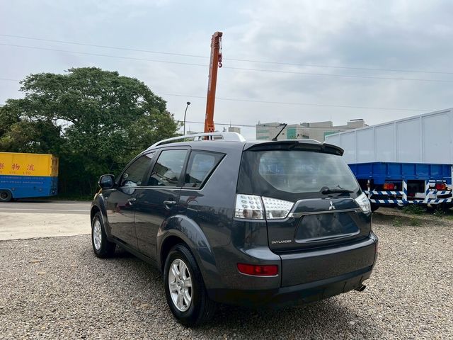 MITSUBISHI三菱 OUTLANDER  第5張相片