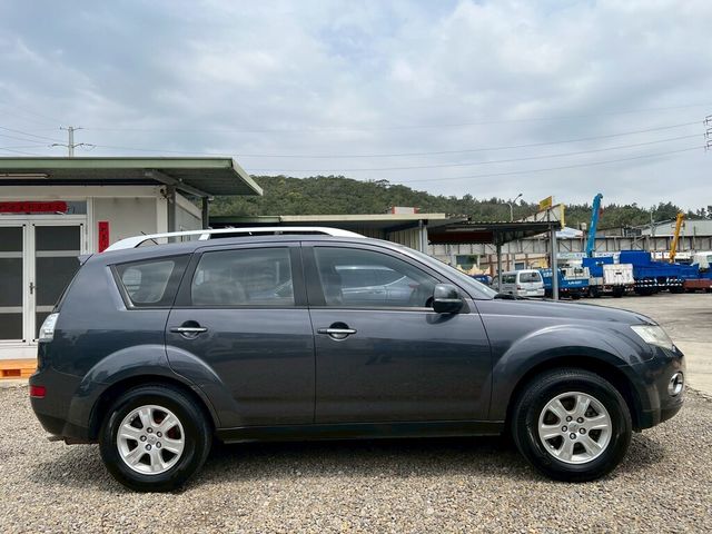 MITSUBISHI三菱 OUTLANDER  第8張相片