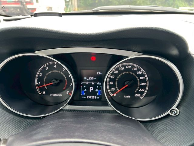 MITSUBISHI三菱 OUTLANDER  第14張相片