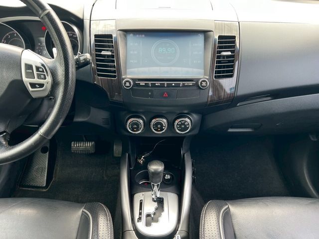 MITSUBISHI三菱 OUTLANDER  第15張相片