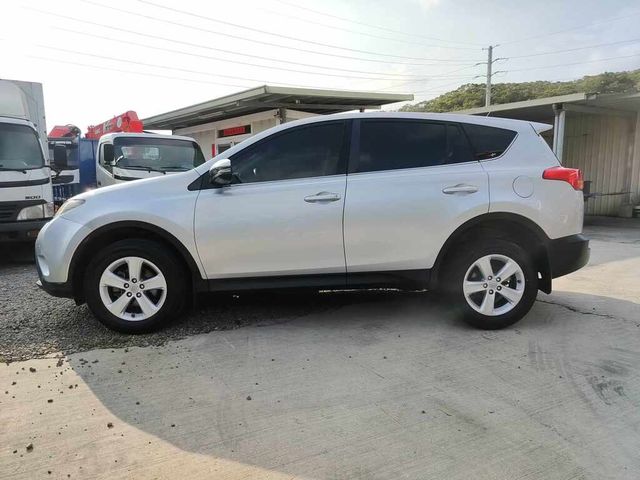 TOYOTA豐田 RAV4  第2張相片