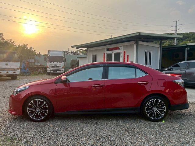 TOYOTA豐田 ALTIS  第2張相片