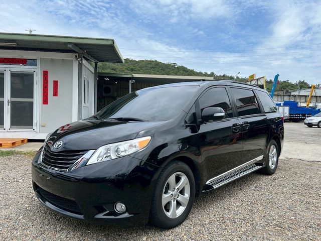 TOYOTA豐田 SIENNA  第1張相片