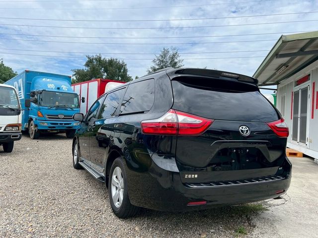 TOYOTA豐田 SIENNA  第3張相片