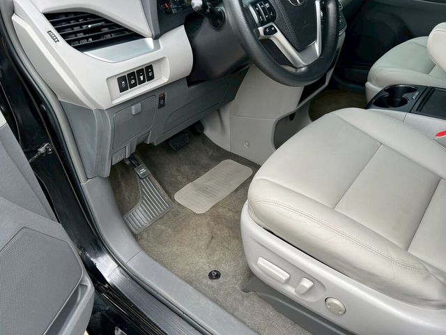 TOYOTA豐田 SIENNA  第17張相片