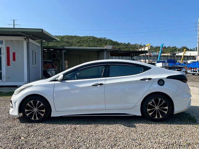 HYUNDAI現代 ELANTRA  第2張相片