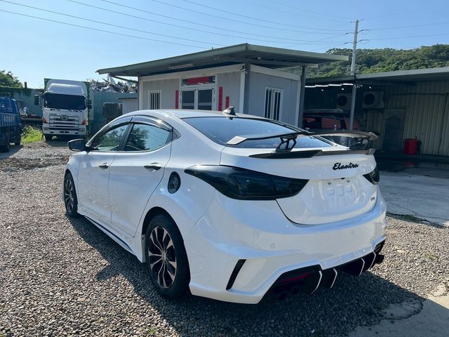 HYUNDAI現代 ELANTRA  第3張相片