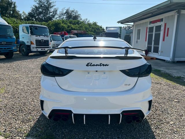 HYUNDAI現代 ELANTRA  第4張相片