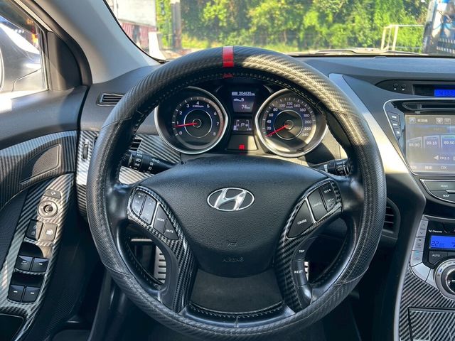 HYUNDAI現代 ELANTRA  第12張相片