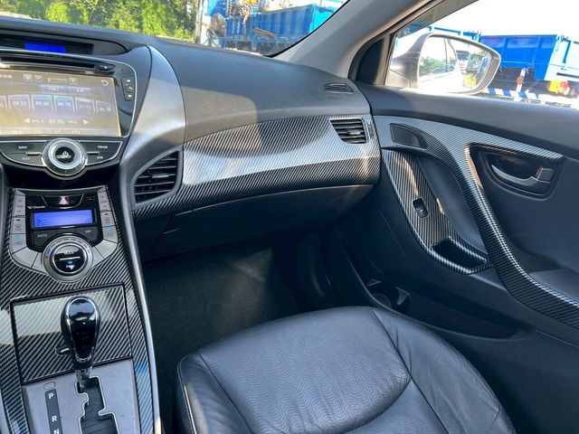 HYUNDAI現代 ELANTRA  第16張相片