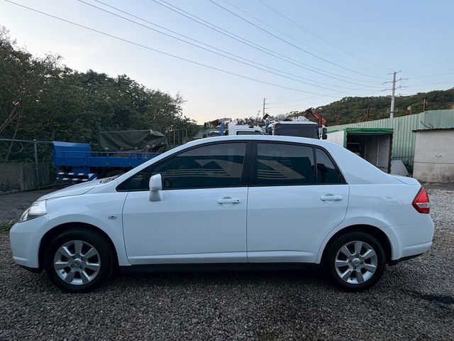 NISSAN日產 TIIDA  第2張相片