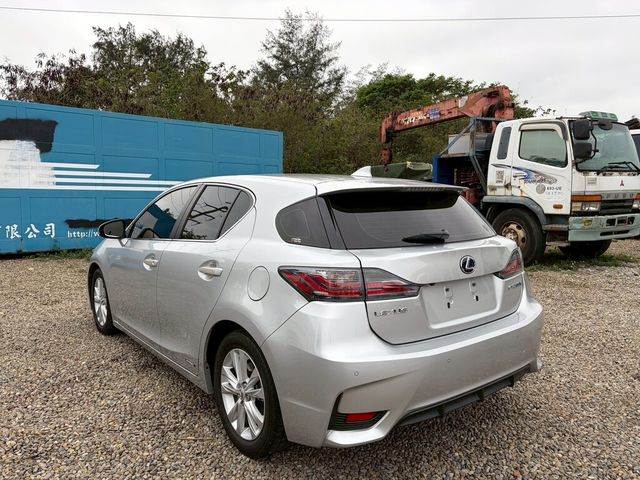 LEXUS凌志 CT200H  第3張相片