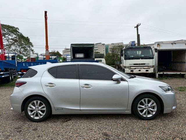 LEXUS凌志 CT200H  第6張相片