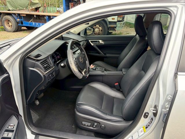 LEXUS凌志 CT200H  第9張相片