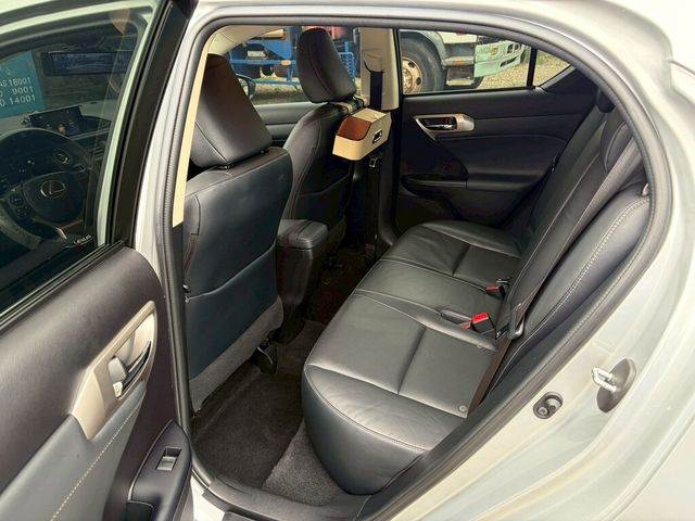 LEXUS凌志 CT200H  第10張相片
