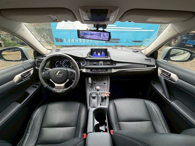 LEXUS凌志 CT200H  第12張相片
