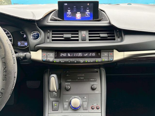LEXUS凌志 CT200H  第16張相片