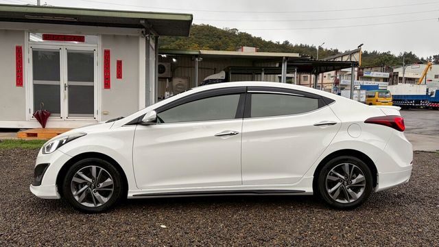 HYUNDAI現代 ELANTRA  第2張相片