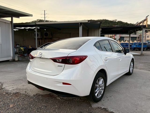 MAZDA馬自達 MAZDA 3  第2張相片