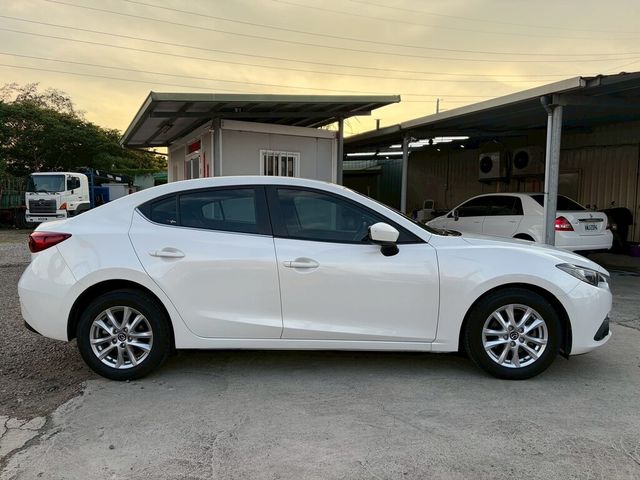 MAZDA馬自達 MAZDA 3  第9張相片