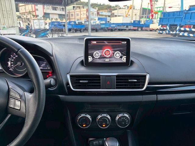MAZDA馬自達 MAZDA 3  第16張相片