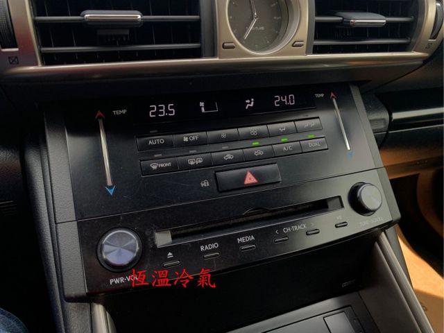 正2013年 IS300H油電 免50萬超狂    原鈑件  八安、循跡防滑、快撥、雙前通風椅、  第13張相片