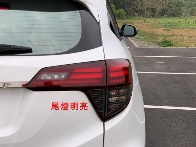 搶手白色  S版本 僅跑四萬公里 全車原鈑件 內外如新!  第3張相片