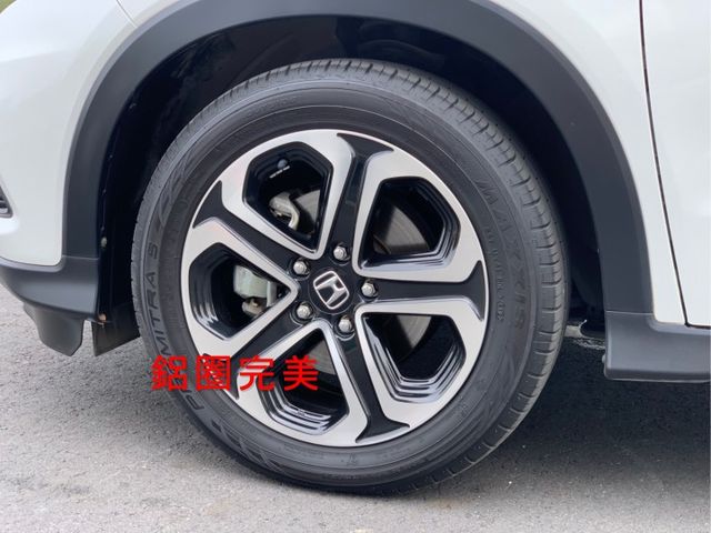 搶手白色  S版本 僅跑四萬公里 全車原鈑件 內外如新!  第6張相片