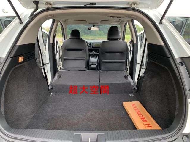 搶手白色  S版本 僅跑四萬公里 全車原鈑件 內外如新!  第14張相片